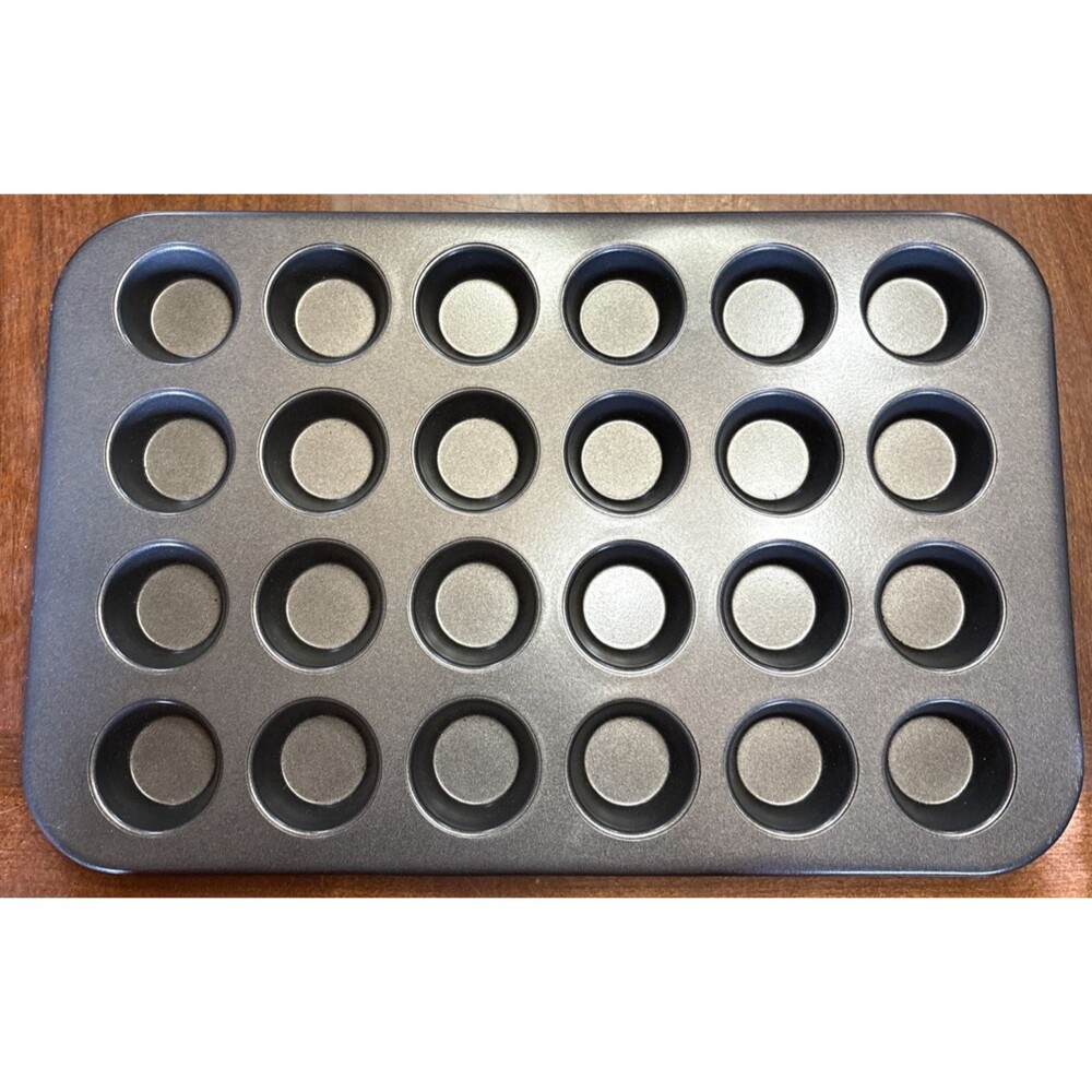 24 Cup Baking Pan Silvertone, Non-stick Finish